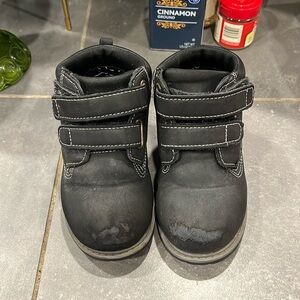 Size 6 toddler unisex black boots used good condition
